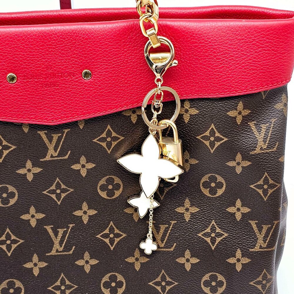 LV Gold Padlock & Key 🔒 Authentic Louis Vuitton Bag Unbranded Flower Charm - Picture 10 of 11